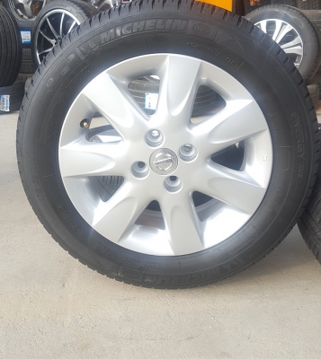 ขายล้อNISSAN March 15 ยางปี15  4 ล้อ