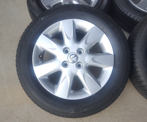 ขายล้อNISSAN March 15 ยางปี15  4 ล้อ