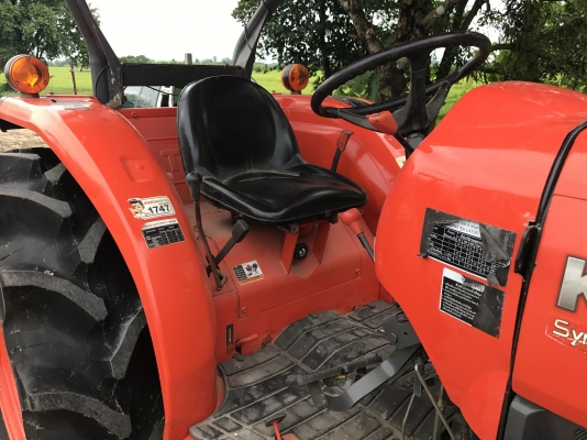 ขายรถไถคูโบต้า L4708DT ใช้งาน 762 ชั่วโมง อุปกรณ์ใบดันหน้าและโลตารี่ ราคา 398,000 บาท รถสวย ทุกระบบสมบูรณ์ สนใจโทร 081-9136451 ขอดูรูปเพิ่มเติมได้ทาง line:bow6451 ค่ะ  ราคาพร้อมจัดส่งฟรีค่ะ