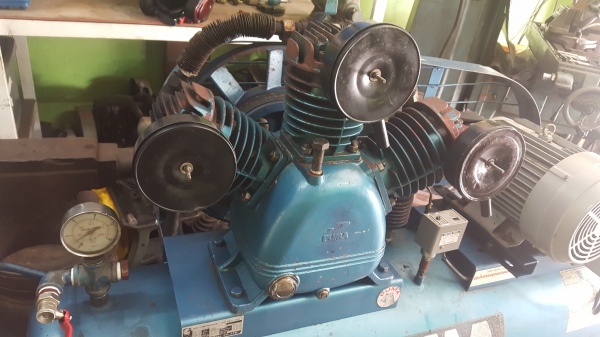 ปั้มลมพูม่า10แรงไฟ380สภาพสวย