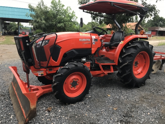 ขายรถไถคูโบต้า L5018 ใช้งาน 200 ชั่วโมง ปี 59 เล่มพร้อม อุปกรณ์ใบดันหน้าและผานไถลุกเบิก ราคา 568,000 บาท รถสวย ทุกระบบสมบูรณ์ สนใจโทร 081-9136451 ขอดูรูปเพิ่มเติมได้ทาง line:bow6451 ค่ะ  ราคาพร้อมจัดส่งฟรีค่ะ