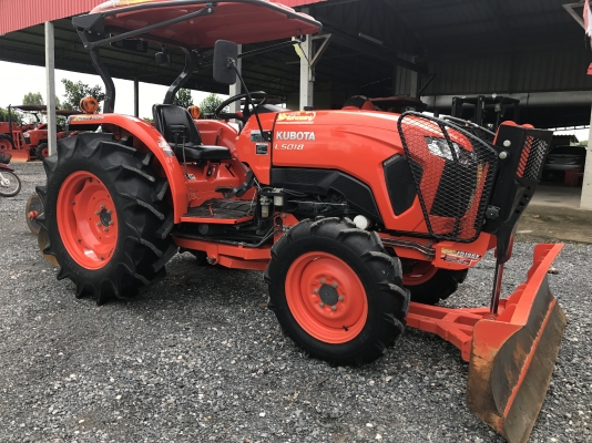 ขายรถไถคูโบต้า L5018 ใช้งาน 200 ชั่วโมง ปี 59 เล่มพร้อม อุปกรณ์ใบดันหน้าและผานไถลุกเบิก ราคา 568,000 บาท รถสวย ทุกระบบสมบูรณ์ สนใจโทร 081-9136451 ขอดูรูปเพิ่มเติมได้ทาง line:bow6451 ค่ะ  ราคาพร้อมจัดส่งฟรีค่ะ