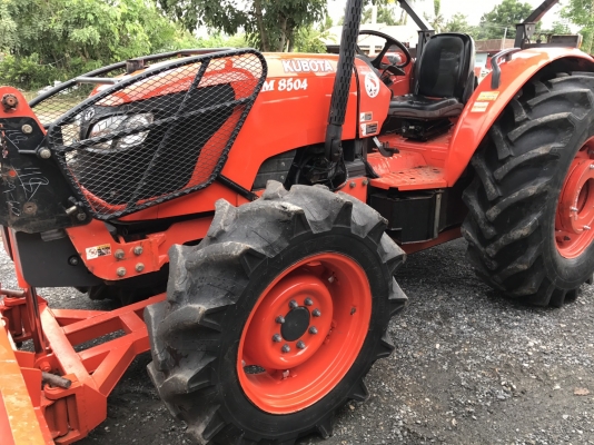 ขายรถไถคูโบต้า M8540 ใช้งาน 2,200 ชั่วโมง  เล่มพร้อม อุปกรณ์ใบดันหน้าและผาน7 ราคา 698,000 บาท รถสวย ทุกระบบสมบูรณ์ สนใจโทร 081-9136451 ขอดูรูปเพิ่มเติมได้ทาง line:bow6451 ค่ะ  ราคาพร้อมจัดส่งฟรีค่ะ