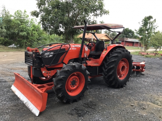 ขายรถไถคูโบต้า M8540 ใช้งาน 2,200 ชั่วโมง  เล่มพร้อม อุปกรณ์ใบดันหน้าและผาน7 ราคา 698,000 บาท รถสวย ทุกระบบสมบูรณ์ สนใจโทร 081-9136451 ขอดูรูปเพิ่มเติมได้ทาง line:bow6451 ค่ะ  ราคาพร้อมจัดส่งฟรีค่ะ