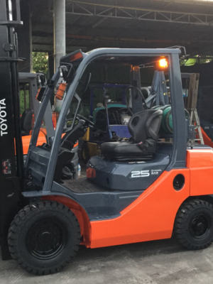 ขาย โตโยต้า รุ่น 8 เบนซิล 2.5 ตันเสาทูฟรีเข้าตู้ ยกสูง 4.5 เมตร