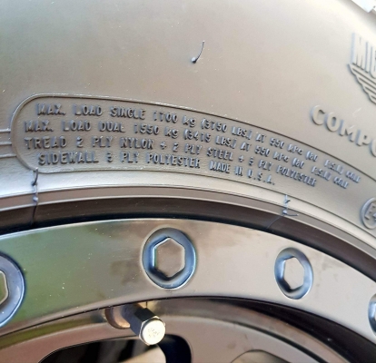 ขายล้อแท้พร้อมยาง 285/75/16 U.S.A สวยๆ