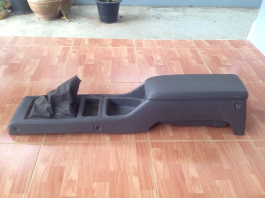 คอนโซลกลาง ครอบเกียร์ toyota mighty-x ln-90     1000 บาท