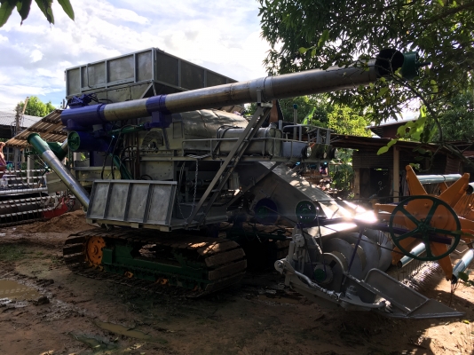 ขายรถเกี่ยวข้าวพรกินรีบิ้วใหม่พร้อมใช้งานครับ0854997911