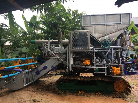 ขายรถเกี่ยวข้าวพรกินรีบิ้วใหม่พร้อมใช้งานครับ0854997911