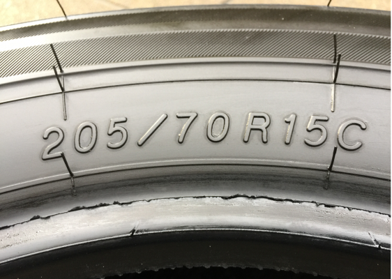 ยาง Yokohama 205 70 15 ปลายปี16 ดอกเต็ม ไม่มีปะ ใช้ยาว ราคาไม่แพง