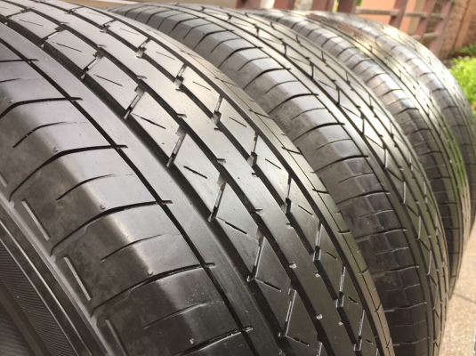 ยาง Yokohama 205 70 15 ปลายปี16 ดอกเต็ม ไม่มีปะ ใช้ยาว ราคาไม่แพง