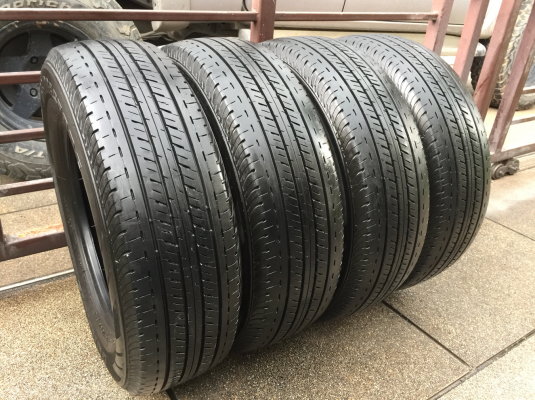 ยาง Bridgestone 205 70 15 ปลายปี16 ดอกเต็ม ไม่มีปะ ใช้ยาว ราคาไม่แพง