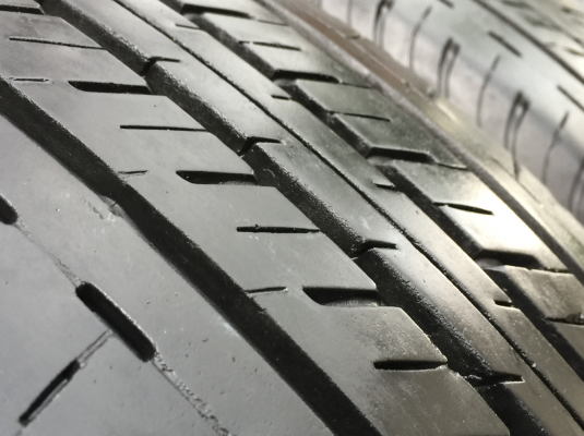 ยาง Bridgestone 205 70 15 ปลายปี16 ดอกเต็ม ไม่มีปะ ใช้ยาว ราคาไม่แพง