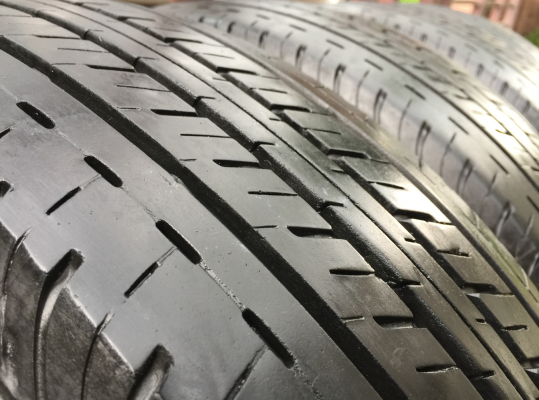 ยาง Bridgestone 205 70 15 ปลายปี16 ดอกเต็ม ไม่มีปะ ใช้ยาว ราคาไม่แพง