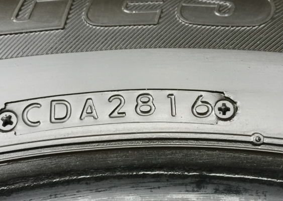 ยาง Bridgestone 205 70 15 ปลายปี16 ดอกเต็ม ไม่มีปะ ใช้ยาว ราคาไม่แพง