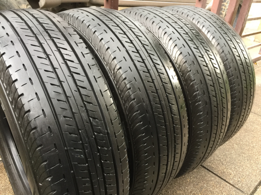 ยาง Bridgestone 205 70 15 ปลายปี16 ดอกเต็ม ไม่มีปะ ใช้ยาว ราคาไม่แพง