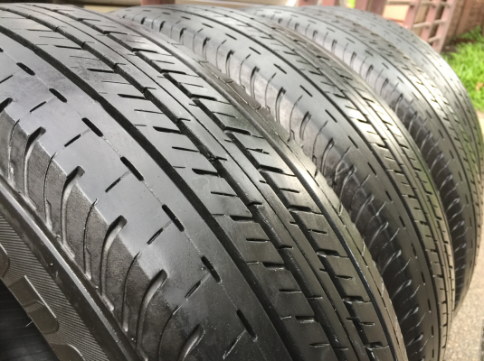 ยาง Bridgestone 205 70 15 ปลายปี16 ดอกเต็ม ไม่มีปะ ใช้ยาว ราคาไม่แพง