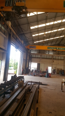 ขายเสาเฮชบีม300&times;300ยาว5เมตรมี13ต้นรันเวย์ตัวเครนไม่มีโลละ18บาท