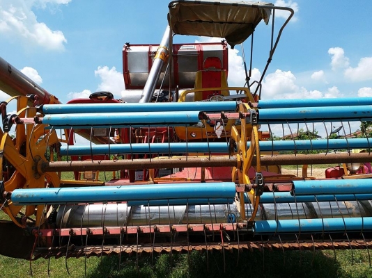 ขายรถเกี่ยวข้าวKM49 ช่วงล่าง12ปั๊ม23ไดกิ้น อุ้ม2.5ตันสภาพพร้อมใช้งานช่วงล่างดี