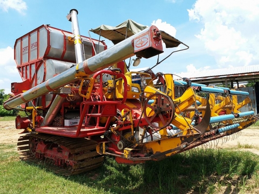 ขายรถเกี่ยวข้าวKM49 ช่วงล่าง12ปั๊ม23ไดกิ้น อุ้ม2.5ตันสภาพพร้อมใช้งานช่วงล่างดี