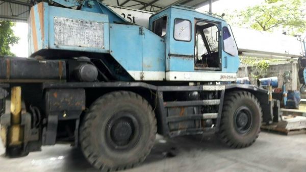 ขายรถเครน KATO สี่ล้อ 3 L ขายรถเครน KATO สี่ล้อ 3 L