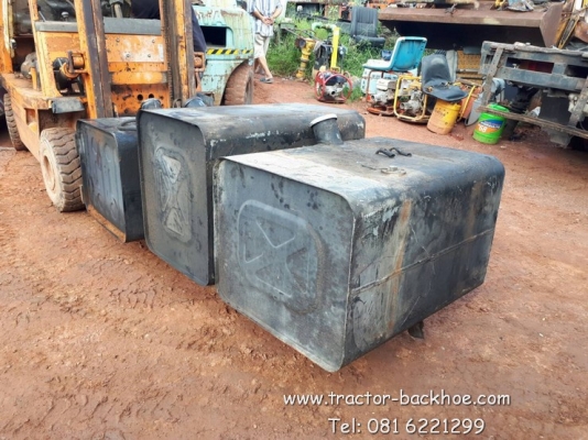 ถังน้ำมัน สำหรับรถบรรทุก เก่าญี่ปุ่น มาอีกเพี๊ยบเลยครับ มีฝาปิด พร้อมสวิทซ์ลูกลอย ครบเซ็ท