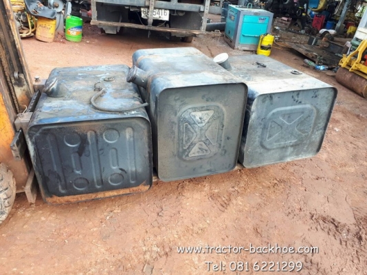 ถังน้ำมัน สำหรับรถบรรทุก เก่าญี่ปุ่น มาอีกเพี๊ยบเลยครับ มีฝาปิด พร้อมสวิทซ์ลูกลอย ครบเซ็ท