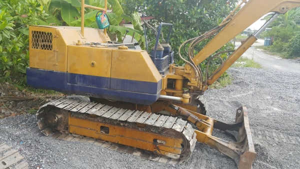 ขายรถแบคโฮ KOMATSU PC30-6 เอกสารอินวอย ราคา 175000