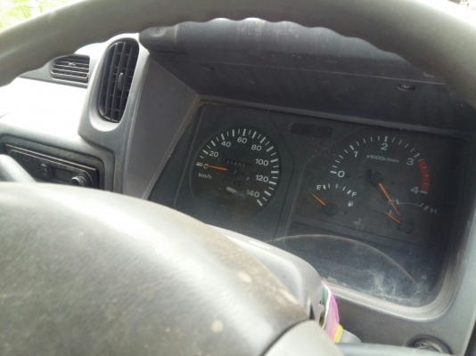 ขายหัวหกล้อ UD ตามสภาพไม่ผุ มียุบประตู กระจกหน้าไม่มี