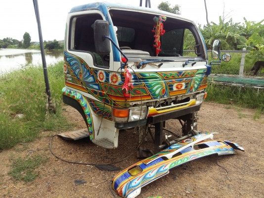 ขายหัวหกล้อ UD ตามสภาพไม่ผุ มียุบประตู กระจกหน้าไม่มี