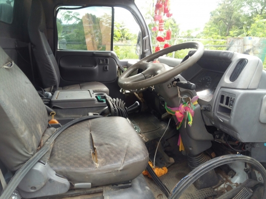 ขายหัวหกล้อ UD ตามสภาพไม่ผุ มียุบประตู กระจกหน้าไม่มี