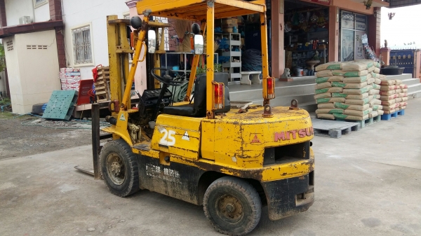 รถโฟลคลิฟท์ MITSUBISHI เครื่องยนต์ ดีเซล  น้ำหนักยก 2.5 ตัน  ยกสูง 4 เมตร