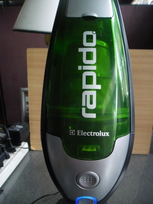 เครื่องดูดฝุ่น มือถือแบบไร้สาย ELECTROLUX ZB4103 สีเขียว