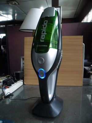 เครื่องดูดฝุ่น มือถือแบบไร้สาย ELECTROLUX ZB4103 สีเขียว