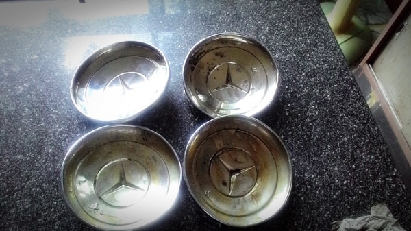 ขายฝาครอบล้อBenz ซาลาเปา สภาพพร้อมใช้ ขายฝาครอบล้อBenz ซาลาเปา สภาพพร้อมใช้