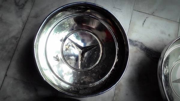 ขายฝาครอบล้อBenz ซาลาเปา สภาพพร้อมใช้ ขายฝาครอบล้อBenz ซาลาเปา สภาพพร้อมใช้