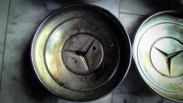 ขายฝาครอบล้อBenz ซาลาเปา สภาพพร้อมใช้ ขายฝาครอบล้อBenz ซาลาเปา สภาพพร้อมใช้