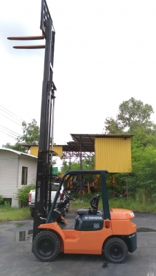 Toyota7fd25ขนาด2.5ตัน เสาสูง6เมตร เกียร์ออร์โต้ เครื่องยนต์ดีเซล2Z ราคาต่อรองได้