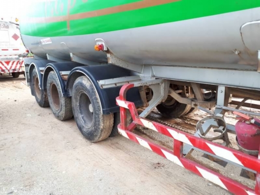 ขาย 3 หางละ 295,000 บาท (ไม่มีทะบียน) หางน้ำมัน อู่บันเทิง 3 เพลา ขายตามสภาพ    รถอยู่ จ.จันทบุรี090-772-3710,090-772-3708