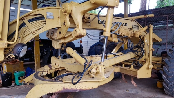 ขายรถเกรด CAT 140G  72V  เก่านอก ใช้งานน้อย ดิฟล็อคใช้งานได้  สนใจติดต่อ 081-9652321