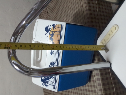 โต๊ล้อหมุนสแตนเลท  เสียบไฟได้ 2 ช่อง งานคุณภาพครับสายไฟ3 เมตร  Size 45x38x75