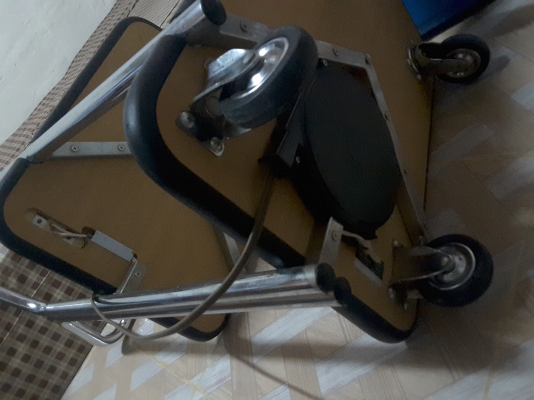 โต๊ล้อหมุนสแตนเลท เสียบไฟได้ 2 ช่อง งานคุณภาพครับสายไฟ3 เมตร Size 45x38x75 โต๊ล้อหมุนสแตนเลท เสียบไฟได้ 2 ช่อง งานคุณภาพครับสายไฟ3 เมตร Size 45x38x75