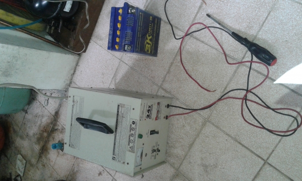 ที่ชาร์ตแบตเตอรรี่ รถยนต์ 24 โวล์น สภาพใหม่ใช้งานน้อยมาก ใช้ดีมาก เป็น Auto