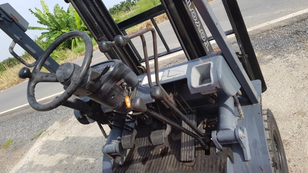 ขายด่วนรถยก TOYOTAชั่วโม่งทำงานน้อย 6FG10ยก1ตันเสาสูง3เมตรรถนอกนำเข้ายังไม่เคยใช้งานในเมืองไทยเลย