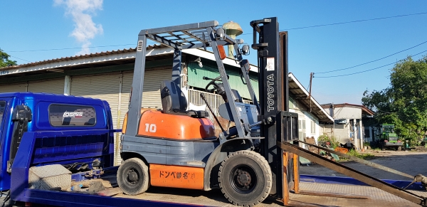 ขายด่วนรถยก TOYOTAชั่วโม่งทำงานน้อย 6FG10ยก1ตันเสาสูง3เมตรรถนอกนำเข้ายังไม่เคยใช้งานในเมืองไทยเลย