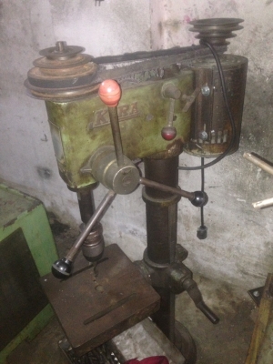 สว่านคีร่าเก่าเก็บ เเน่นหมด มีฝาปิดครบมอเตอร์ 2 สาย หน้าเเท่นสวย ไม่มีหลวมเดิมหมด