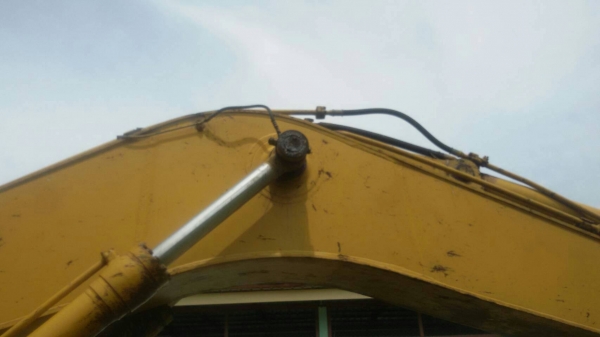 Komatsu Pc200-5 รถใช้งานได้ปกติ ขายตามสภาพ เอกสารเล่มทะเบียน