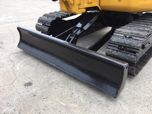 รถขุด CAT 303CR ทำสีใหม่ นำเข้ามือสองญี่ปุ่น