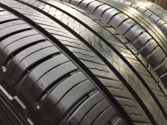 ยาง Michelin 265 65 17 ปลายปี16 ดอกเต็ม ไม่มีปะ ใช้ยาว ราคาไม่แพง ยาง Michelin 265 65 17 ปลายปี16 ดอกเต็ม ไม่มีปะ ใช้ยาว ราคาไม่แพง