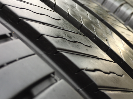 ยาง Michelin 265 65 17 ปลายปี16 ดอกเต็ม ไม่มีปะ ใช้ยาว ราคาไม่แพง ยาง Michelin 265 65 17 ปลายปี16 ดอกเต็ม ไม่มีปะ ใช้ยาว ราคาไม่แพง